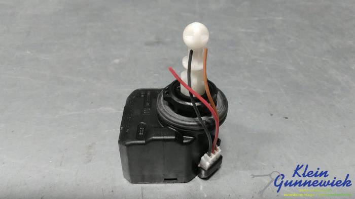 Gebruikte Silnik reflektora Volkswagen Polo Prijs € 15,00 Margeregeling aangeboden door Klein Gunnewiek Autodemontage & Motorentechniek