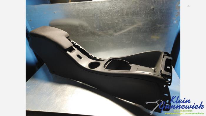Begagnade Armstöd Renault Fluence Pris € 100,00 Marginaltabell erbjuds av Klein Gunnewiek Autodemontage & Motorentechniek