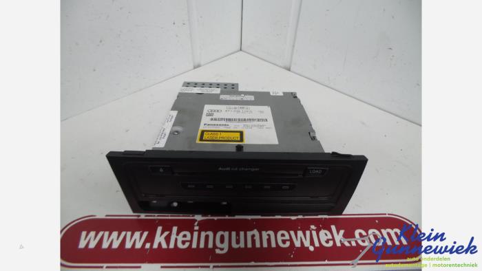 Używane Zmieniarka CD Audi A4 Cena € 55,00 Procedura marży oferowane przez Klein Gunnewiek Autodemontage & Motorentechniek