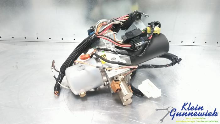 Używane Silnik dachu cabrio Renault Megane Cena € 96,00 Procedura marży oferowane przez Klein Gunnewiek Autodemontage & Motorentechniek