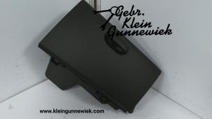 Used Glovebox Renault Twingo Price € 75,00 Margin scheme offered by Gebr.Klein Gunnewiek Ho.BV