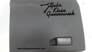 Usagé Boîte à gants Peugeot 5008 Prix € 65,00 Règlement à la marge proposé par Gebr.Klein Gunnewiek Ho.BV