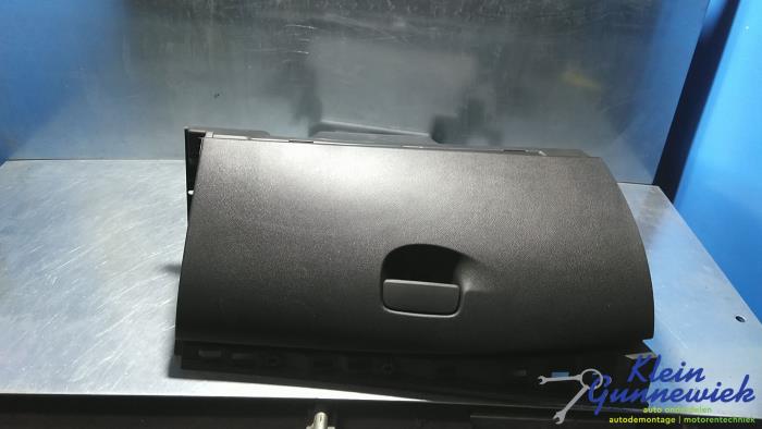 Begagnade Handskfack Renault Fluence Pris € 40,00 Marginaltabell erbjuds av Klein Gunnewiek Autodemontage & Motorentechniek