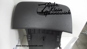Gebrauchte Handschuhfach Renault Clio Preis € 40,00 Margenregelung angeboten von Gebr.Klein Gunnewiek Ho.BV