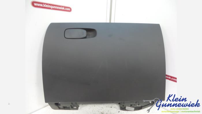 Begagnade Handskfack Volvo XC60 Pris € 57,00 Marginaltabell erbjuds av Klein Gunnewiek Autodemontage & Motorentechniek