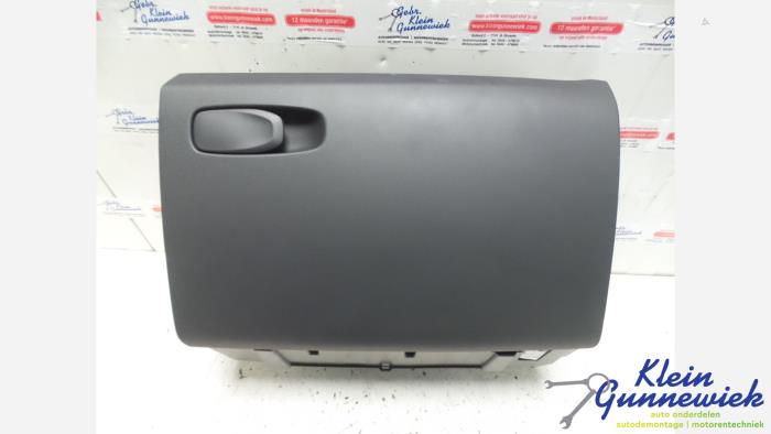 Begagnade Handskfack Volvo V40 Pris € 45,00 Marginaltabell erbjuds av Klein Gunnewiek Autodemontage & Motorentechniek
