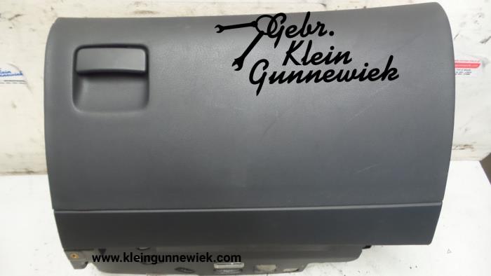 Glovebox from a Audi A8 2003