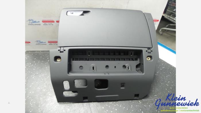 Begagnade Handskfack Audi A3 Pris € 36,00 Marginaltabell erbjuds av Klein Gunnewiek Autodemontage & Motorentechniek
