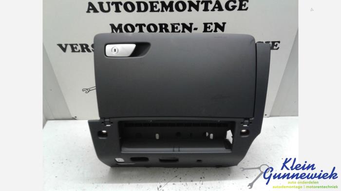 Begagnade Handskfack Audi A3 Pris € 36,00 Marginaltabell erbjuds av Klein Gunnewiek Autodemontage & Motorentechniek