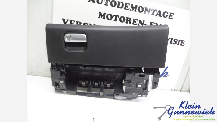 Begagnade Handskfack Porsche Panamera Pris € 76,00 Marginaltabell erbjuds av Klein Gunnewiek Autodemontage & Motorentechniek