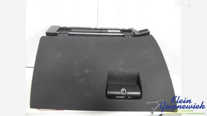 Begagnade Handskfack BMW X3 Pris € 32,00 Marginaltabell erbjuds av Klein Gunnewiek Autodemontage & Motorentechniek