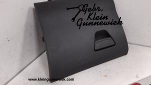 Usagé Boîte à gants Ford Tourneo Courier Prix € 55,00 Règlement à la marge proposé par Gebr.Klein Gunnewiek Ho.BV