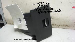 Usagé Boîte à gants Ford Mondeo Prix € 45,00 Règlement à la marge proposé par Gebr.Klein Gunnewiek Ho.BV