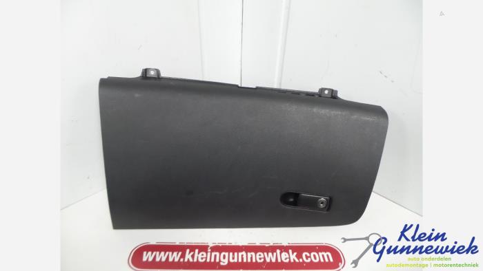 Begagnade Handskfack Mercedes Vito Pris € 42,00 Marginaltabell erbjuds av Klein Gunnewiek Autodemontage & Motorentechniek