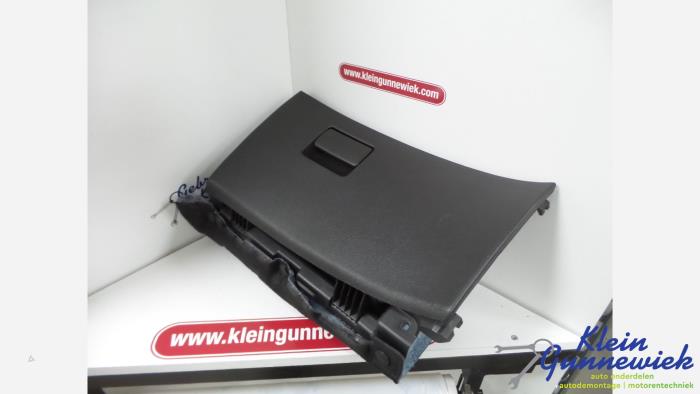 Begagnade Handskfack Opel Zafira Pris € 50,00 Marginaltabell erbjuds av Klein Gunnewiek Autodemontage & Motorentechniek
