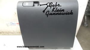 Gebrauchte Handschuhfach Volkswagen Tiguan Preis € 30,00 Margenregelung angeboten von Gebr.Klein Gunnewiek Ho.BV