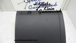 Usagé Boîte à gants Volkswagen T-Roc Prix € 60,00 Règlement à la marge proposé par Gebr.Klein Gunnewiek Ho.BV