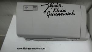 Używane Schowek w desce rozdzielczej Volkswagen Transporter Cena € 50,00 Procedura marży oferowane przez Gebr.Klein Gunnewiek Ho.BV