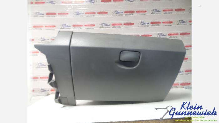 Begagnade Handskfack Renault Megane Scenic Pris € 35,00 Marginaltabell erbjuds av Klein Gunnewiek Autodemontage & Motorentechniek