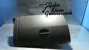 Used Glovebox Renault Clio Price € 40,00 Margin scheme offered by Gebr.Klein Gunnewiek Ho.BV
