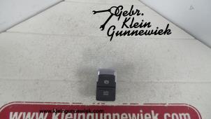 Usagé Commutateur frein à main Volkswagen Passat Prix € 30,00 Règlement à la marge proposé par Gebr.Klein Gunnewiek Ho.BV