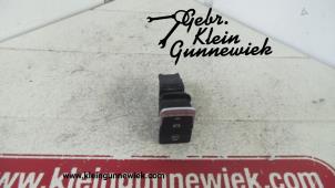 Usagé Commutateur frein à main Volkswagen Golf Prix € 20,00 Règlement à la marge proposé par Gebr.Klein Gunnewiek Ho.BV