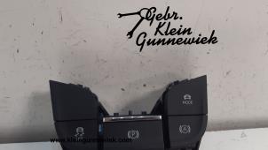 Usados Interruptor de freno de mano Skoda Karoq Precio € 35,00 Norma de margen ofrecido por Gebr.Klein Gunnewiek Ho.BV