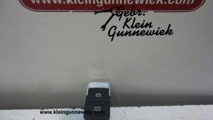 Usagé Commutateur frein à main Volkswagen Passat Prix € 30,00 Règlement à la marge proposé par Gebr.Klein Gunnewiek Ho.BV