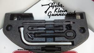 Gebrauchte Werkzeugsatz Audi A8 Preis € 40,00 Margenregelung angeboten von Gebr.Klein Gunnewiek Ho.BV