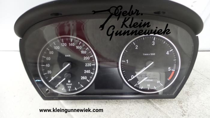 Instrument panel from a BMW 3-Serie 2010