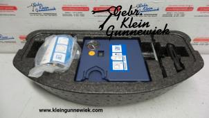 Usagé Kit d'outils Opel Astra Prix € 45,00 Règlement à la marge proposé par Gebr.Klein Gunnewiek Ho.BV