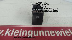 Usados Interruptor de freno de mano Volkswagen Golf Precio € 20,00 Norma de margen ofrecido por Gebr.Klein Gunnewiek Ho.BV