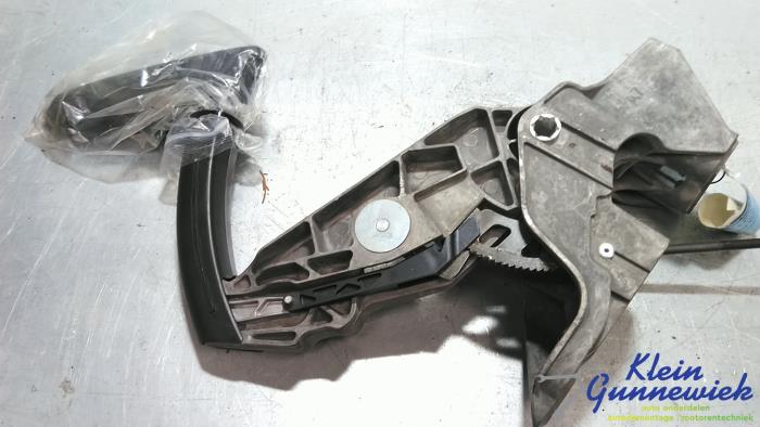 Używane Dzwignia hamulca postojowego Audi A3 Cena € 25,00 Procedura marży oferowane przez Klein Gunnewiek Autodemontage & Motorentechniek
