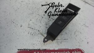 Gebrauchte Handbremse Schalter Volkswagen Passat Preis € 30,00 Margenregelung angeboten von Gebr.Klein Gunnewiek Ho.BV