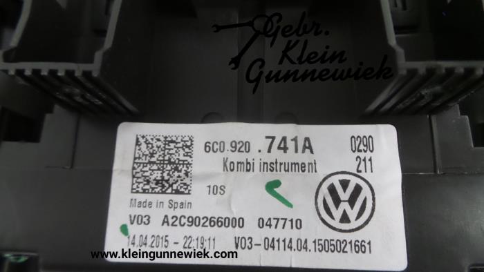 Panel de instrumentación de un Volkswagen Polo 2015