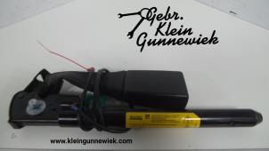 Gebrauchte Gurtsrammer rechts Opel Zafira Preis € 45,00 Margenregelung angeboten von Gebr.Klein Gunnewiek Ho.BV