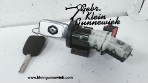 Usados Cerradura de contacto y llave Renault Twingo Precio € 35,00 Norma de margen ofrecido por Gebr.Klein Gunnewiek Ho.BV