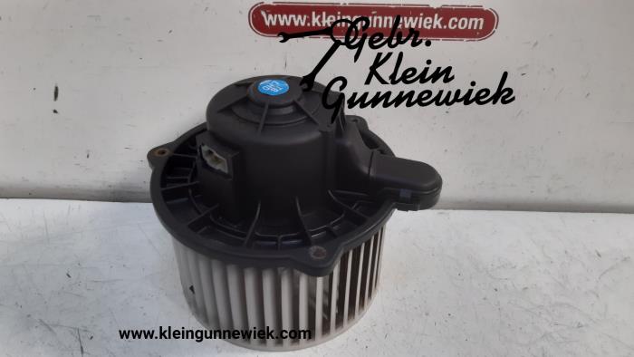 Heating and ventilation fan motor from a Hyundai Getz 2004