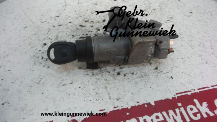 Ignition lock + key from a Volkswagen Polo 2004