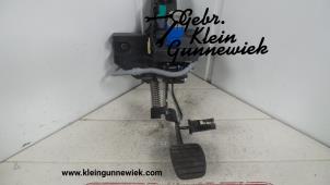 Used Clutch pedal Renault Trafic Price € 40,00 Margin scheme offered by Gebr.Klein Gunnewiek Ho.BV