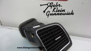 Usagé Grille aération tableau de bord Volkswagen Sharan Prix € 25,00 Règlement à la marge proposé par Gebr.Klein Gunnewiek Ho.BV