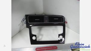Usagé Grille aération tableau de bord Volkswagen E-Golf Prix € 35,00 Règlement à la marge proposé par Klein Gunnewiek Autodemontage & Motorentechniek