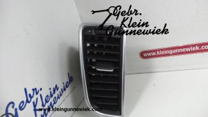 Używane Kratka wentylacyjna deski rozdzielczej Porsche Panamera Cena € 35,00 Procedura marży oferowane przez Gebr.Klein Gunnewiek Ho.BV