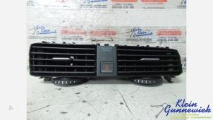 Usagé Grille aération tableau de bord Volkswagen E-Golf Prix € 35,00 Règlement à la marge proposé par Klein Gunnewiek Autodemontage & Motorentechniek