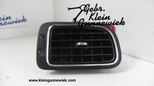 Usagé Grille aération tableau de bord Volkswagen Polo Prix € 25,00 Règlement à la marge proposé par Gebr.Klein Gunnewiek Ho.BV