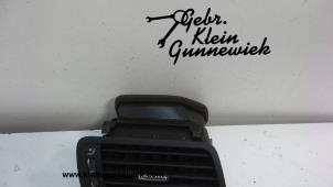 Usagé Grille aération tableau de bord Volkswagen Passat Prix € 15,00 Règlement à la marge proposé par Gebr.Klein Gunnewiek Ho.BV