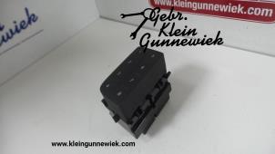 Używane Przelacznik interfejsu czlowiek-maszyna Audi A4 Cena € 125,00 Procedura marży oferowane przez Gebr.Klein Gunnewiek Ho.BV