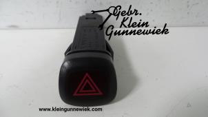 Gebrauchte Panikbeleuchtung Schalter Volvo V40 Preis € 12,50 Margenregelung angeboten von Gebr.Klein Gunnewiek Ho.BV
