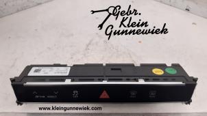 Usados Interruptor de luz de pánico Audi E-Tron Precio € 75,00 Norma de margen ofrecido por Gebr.Klein Gunnewiek Ho.BV