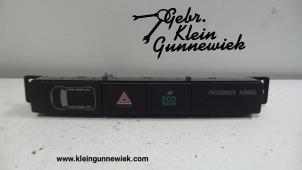 Gebrauchte Panikbeleuchtung Schalter Mitsubishi Outlander Preis € 45,00 Margenregelung angeboten von Gebr.Klein Gunnewiek Ho.BV
